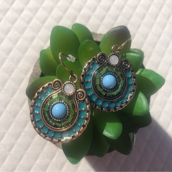 Beautiful vintage feel earrings blue 💙. - Picture 4 of 10